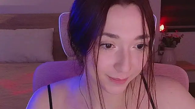 Snapshot of YasmineWest chatting on 04.24.26 YasmineWest online show from 04.24.26