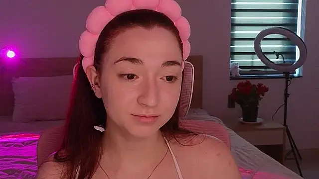 Snapshot of YasmineWest chatting on 05.07.26 YasmineWest online show from 05.07.26