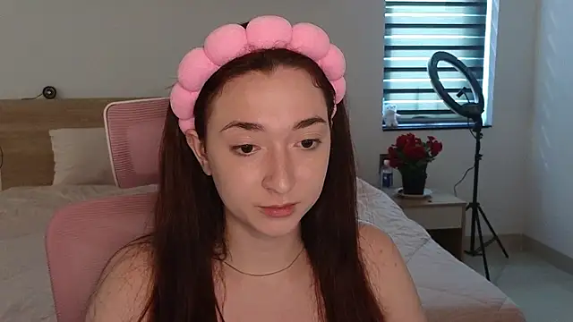 Snapshot of YasmineWest chatting on 05.09.26 YasmineWest online show from 05.09.26