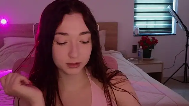 Snapshot of YasmineWest chatting on 05.10.26 YasmineWest online show from 05.10.26
