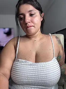 Snapshot of horny_roomiess chatting on 03.04.25 horny roomiess online show from 03.04.25