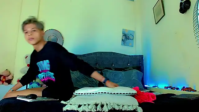 Liamscott  online show from 04.07.26