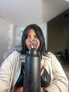 JulianaCastillo online show from 01.13.25