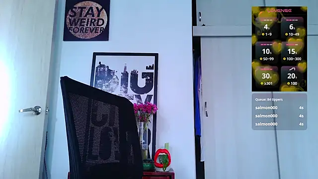 Snapshot of purple_em69 chatting on 02.11.25 purple em69 online show from 02.11.25