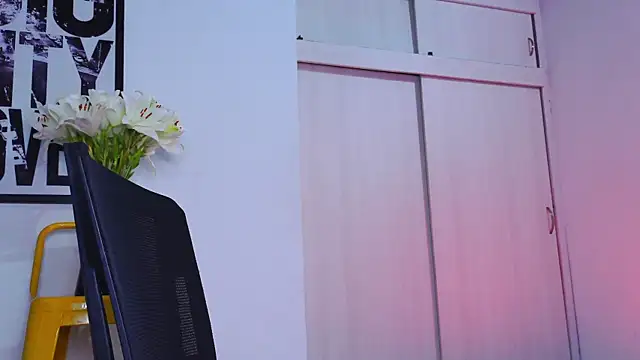 Snapshot of purple_em69 chatting on 11.14.25 purple em69 online show from 11.14.25