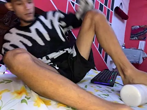 Snapshot of tanned_boy chatting on 05.24.26 tanned boy online show from 05.24.26