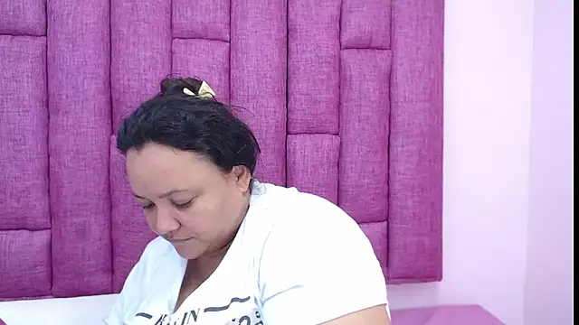 Snapshot of CrushOnMe_ chatting on 02.14.26 CrushOnMe online show from 02.14.26