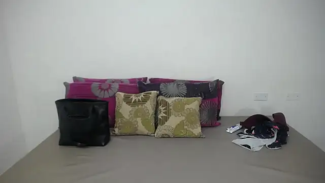 Snapshot of CrushOnMe_ chatting on 06.18.26 CrushOnMe online show from 06.18.26