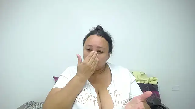 Snapshot of CrushOnMe_ chatting on 06.25.26 CrushOnMe online show from 06.25.26