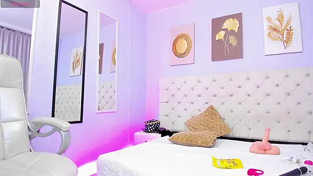 Snapshot of sarah_cruzz_ chatting on 12.13.24 sarah cruzz online show from 12.13.24