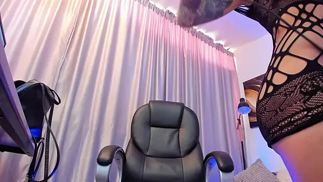 sarah cruzz  online show from 04.24.26