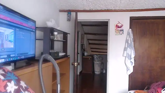 Snapshot of LucifernandaSw chatting on 02.12.25 LucifernandaSw online show from 02.12.25