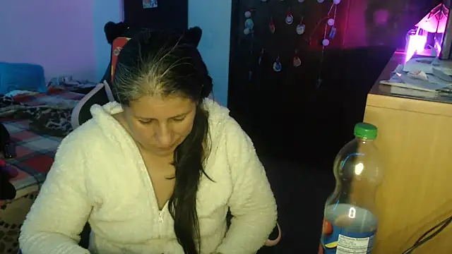 Snapshot of LucifernandaSw chatting on 04.16.26 LucifernandaSw online show from 04.16.26