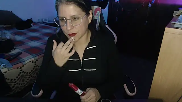 Snapshot of LucifernandaSw chatting on 04.18.26 LucifernandaSw online show from 04.18.26