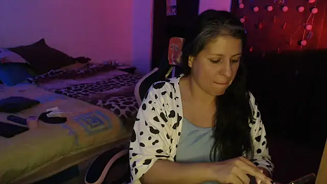 Snapshot of LucifernandaSw chatting on 04.21.26 LucifernandaSw online show from 04.21.26