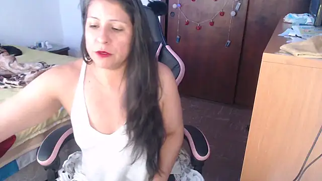 Snapshot of LucifernandaSw chatting on 04.23.26 LucifernandaSw online show from 04.23.26