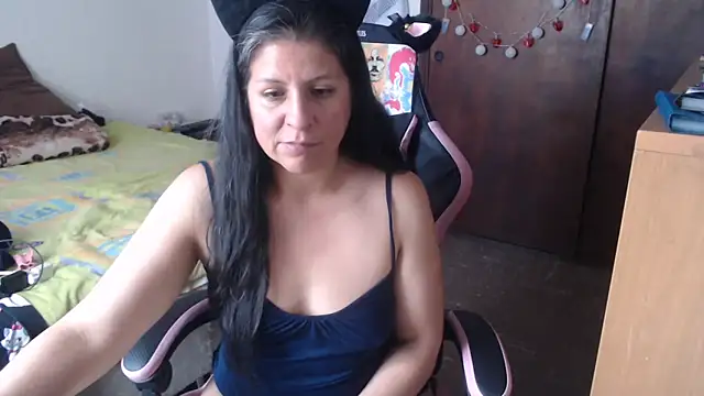 Snapshot of LucifernandaSw chatting on 04.27.26 LucifernandaSw online show from 04.27.26