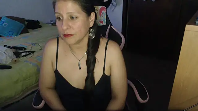 Snapshot of LucifernandaSw chatting on 04.28.26 LucifernandaSw online show from 04.28.26