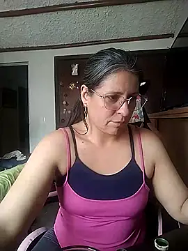 Snapshot of LucifernandaSw chatting on 04.30.26 LucifernandaSw online show from 04.30.26