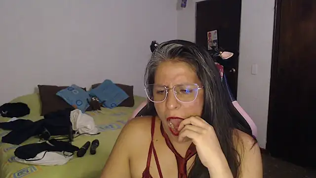 Snapshot of LucifernandaSw chatting on 05.14.26 LucifernandaSw online show from 05.14.26