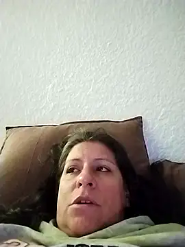Snapshot of LucifernandaSw chatting on 05.17.26 LucifernandaSw online show from 05.17.26