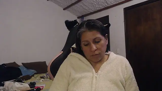 Snapshot of LucifernandaSw chatting on 05.29.26 LucifernandaSw online show from 05.29.26