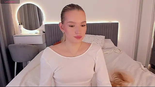 CassieRayss online show from 11.02.25