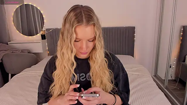 CassieRayss online show from 04.17.26