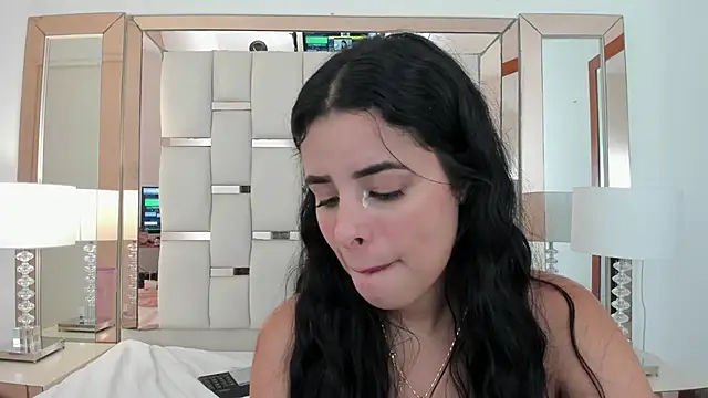 emma castilloo online show from 12.08.24