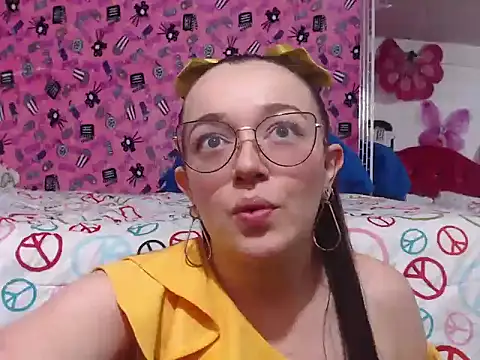 Snapshot of Angela_18honey chatting on 06.06.26 Angela 18honey online show from 06.06.26