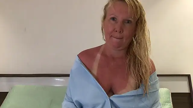 EmmaInLove23 online show from 03.15.25