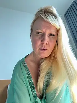 Snapshot of EmmaInLove23 chatting on 02.10.26 EmmaInLove23 online show from 02.10.26