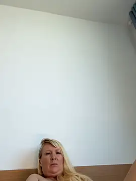 Snapshot of EmmaInLove23 chatting on 02.21.26 EmmaInLove23 online show from 02.21.26