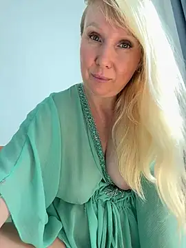 Snapshot of EmmaInLove23 chatting on 02.27.26 EmmaInLove23 online show from 02.27.26