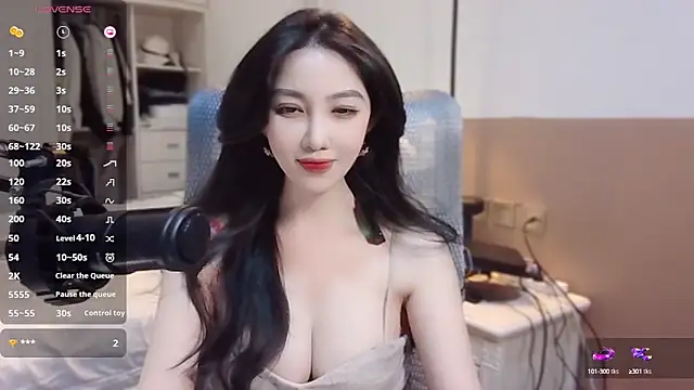 Snapshot of vyizh- chatting on 12.24.24 vyizh- online show from 12.24.24