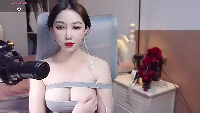 Snapshot of vyizh- chatting on 01.14.25 vyizh- online show from 01.14.25