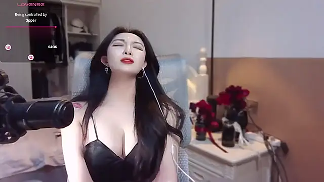 Snapshot of vyizh- chatting on 01.22.25 vyizh- online show from 01.22.25