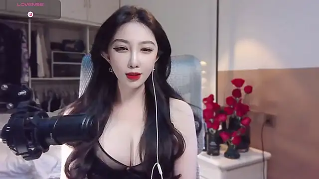 Snapshot of vyizh- chatting on 03.08.25 vyizh- online show from 03.08.25