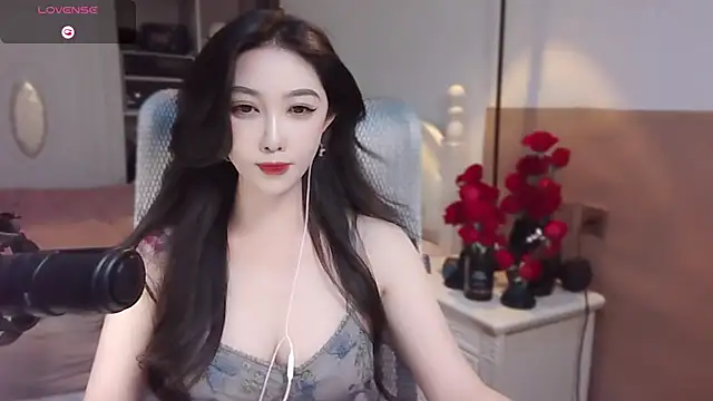 Snapshot of vyizh- chatting on 03.11.25 vyizh- online show from 03.11.25