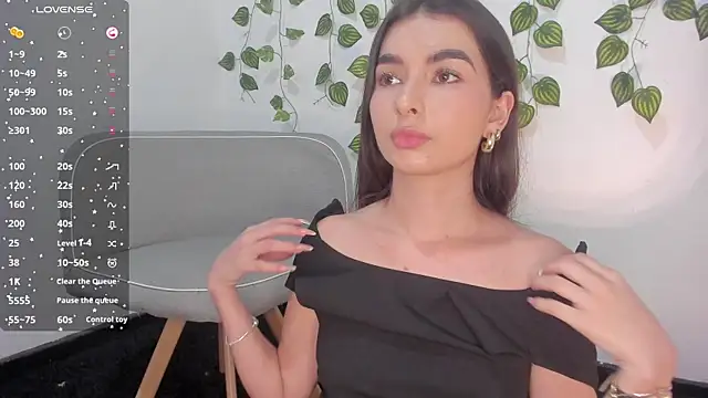 Coralinee 01 online show from 12.07.24