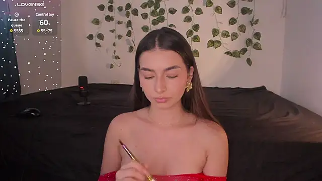 Coralinee 01 online show from 12.21.24