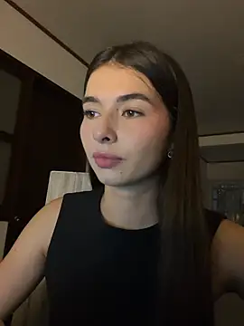 Coralinee 01 online show from 05.17.26