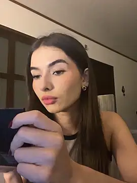 Coralinee 01 online show from 06.04.26