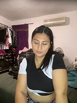 Snapshot of valentinesexx chatting on 12.17.24 valentinesexx online show from 12.17.24