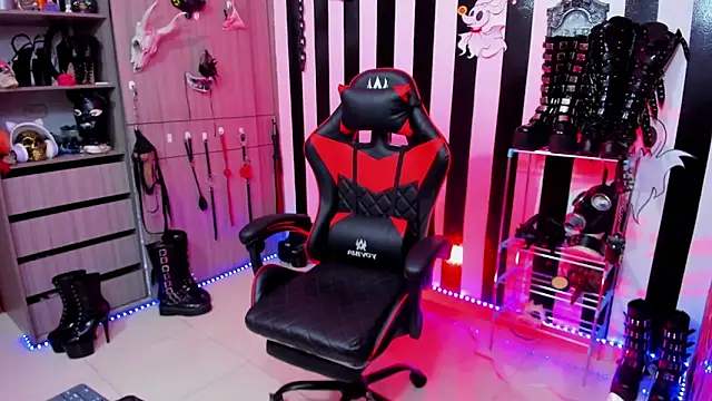 Snapshot of daven56 chatting on 02.25.25 daven56 online show from 02.25.25