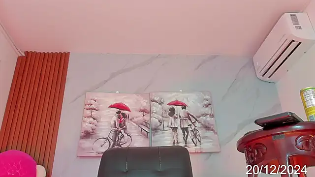 Snapshot of Karoline_Marin chatting on 12.21.24 Karoline Marin online show from 12.21.24