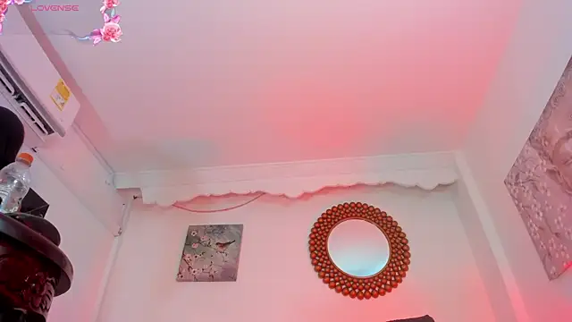 Snapshot of Karoline_Marin chatting on 12.24.24 Karoline Marin online show from 12.24.24