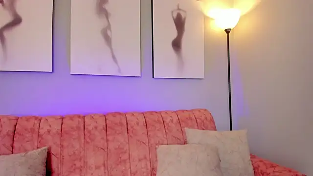 Juliana Saenzz online show from 09.17.25