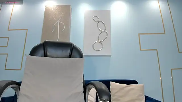 Snapshot of JessicaWilliams1 chatting on 03.08.25 JessicaWilliams1 online show from 03.08.25