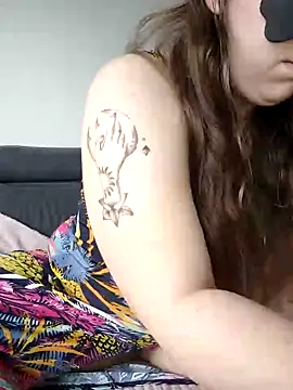 FrancaiseLynne online show from 01.27.25